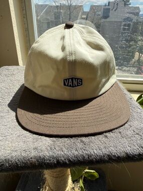 Vans Two-Tone Cream and Brown Strapback Cap NWT
